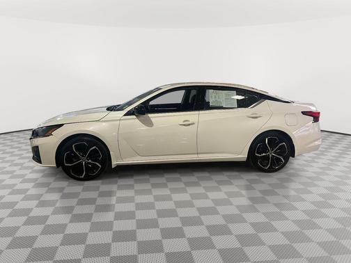 Glacier White 2024 Nissan Altima 2.5 SR