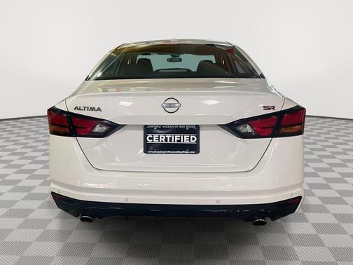 Glacier White 2024 Nissan Altima 2.5 SR