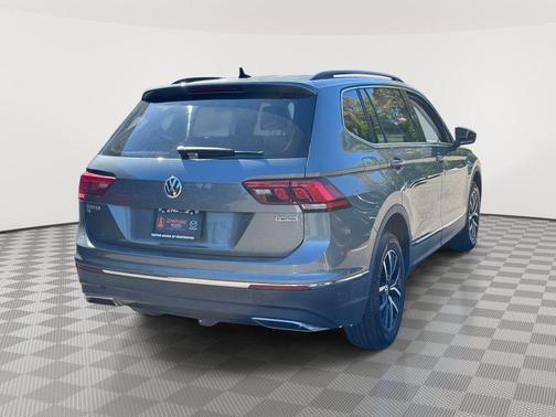 Platinum Gray Metallic 2021 Volkswagen Tiguan 2.0T SE