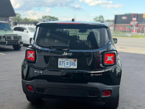 Black Clearcoat 2022 Jeep Renegade Sport