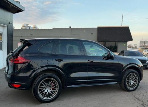 2014 Porsche Cayenne GTS