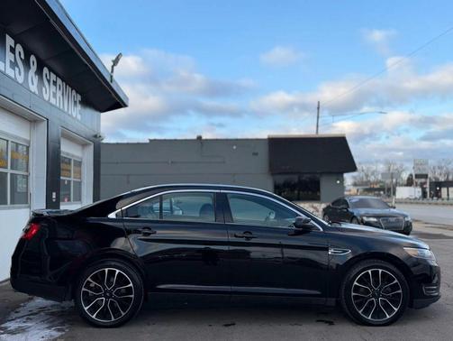 2018 Ford Taurus SEL