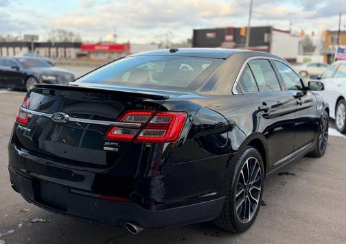 2018 Ford Taurus SEL