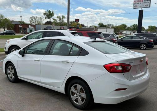 Summit White 2017 Chevrolet Cruze LS