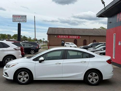 Summit White 2017 Chevrolet Cruze LS