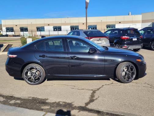 2025 Alfa Romeo Giulia Base