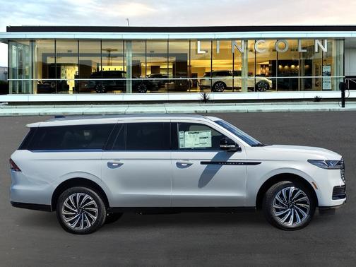 2025 Lincoln Navigator L Black Label