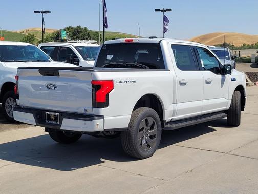 2025 Ford F-150 Lightning Flash