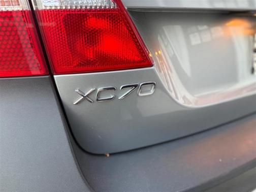 Electric Silver Metallic 2010 Volvo XC70 3.0T