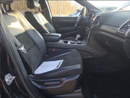 2022 Jeep Grand Cherokee Laredo