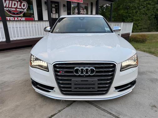 White 2014 Audi S8 4.0T