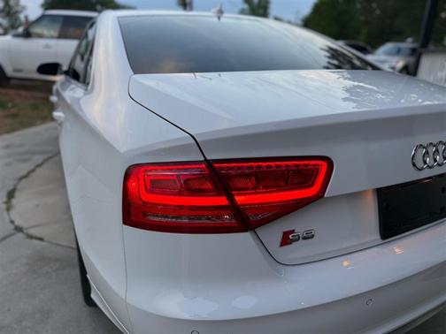 White 2014 Audi S8 4.0T