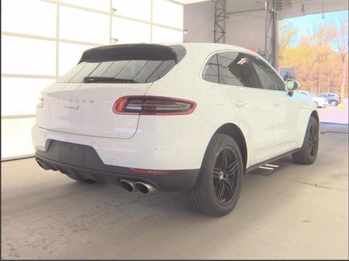 Carrara White Metallic 2017 Porsche Macan Macan