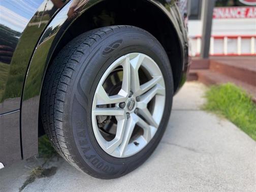 Black 2018 Audi Q5 2.0T Premium