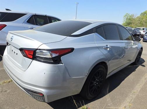Brilliant Silver Metallic 2022 Nissan Altima S FWD
