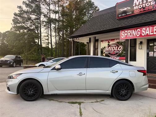 Brilliant Silver Metallic 2022 Nissan Altima S FWD