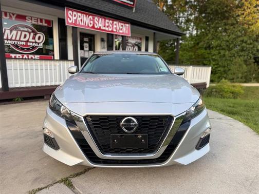 Brilliant Silver Metallic 2022 Nissan Altima S FWD