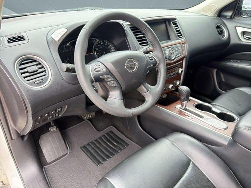 Pearl White 2017 Nissan Pathfinder Platinum