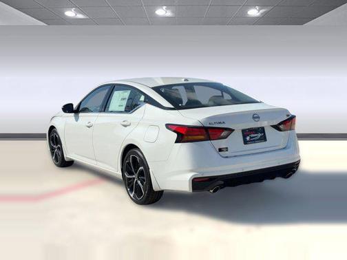 Pearl White Tricoat 2025 Nissan Altima SR FWD