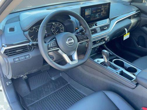 Pearl White Tricoat 2025 Nissan Altima SR FWD