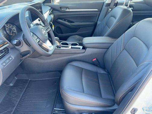 Pearl White Tricoat 2025 Nissan Altima SR FWD