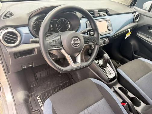 Brilliant Silver Metallic 2025 Nissan Versa 1.6 SV