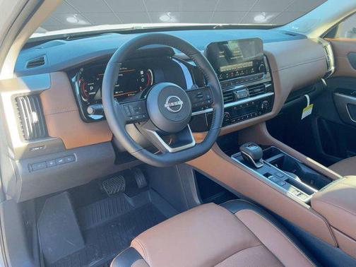 2025 Nissan Pathfinder Platinum FWD