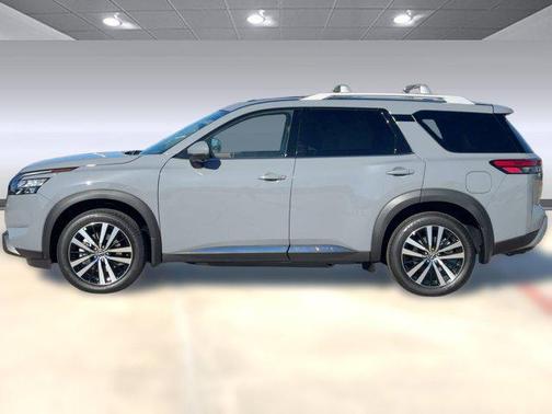 2025 Nissan Pathfinder Platinum FWD