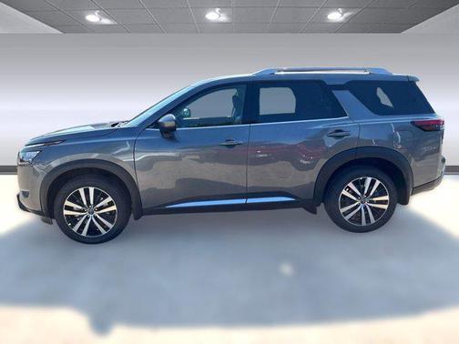 2025 Nissan Pathfinder Platinum FWD