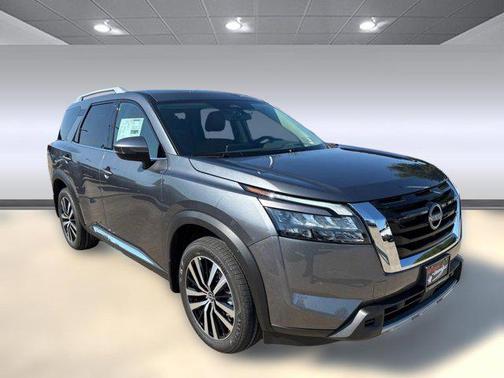 2025 Nissan Pathfinder Platinum FWD