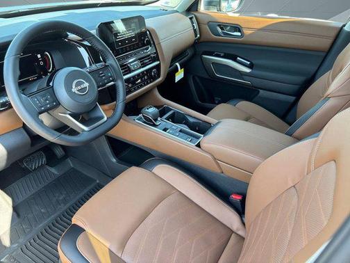 2025 Nissan Pathfinder Platinum FWD