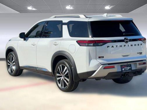 2025 Nissan Pathfinder Platinum 4WD
