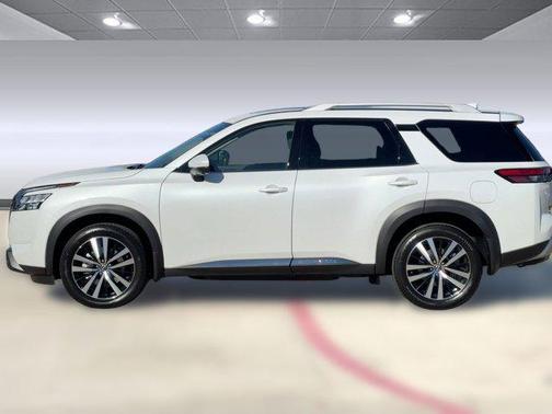 2025 Nissan Pathfinder Platinum 4WD