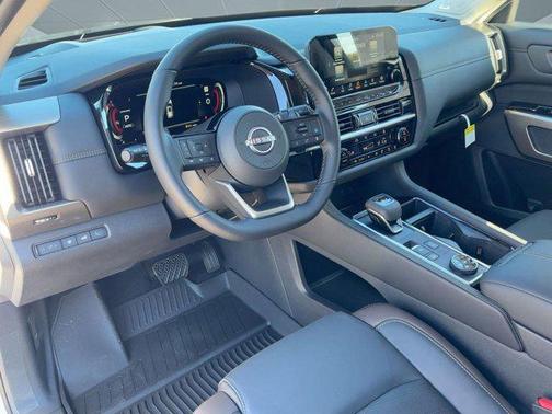 2025 Nissan Pathfinder Platinum 4WD