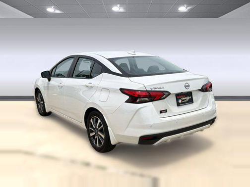 Aspen White Tricoat 2025 Nissan Versa 1.6 SV