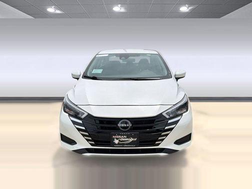 Aspen White Tricoat 2025 Nissan Versa 1.6 SV