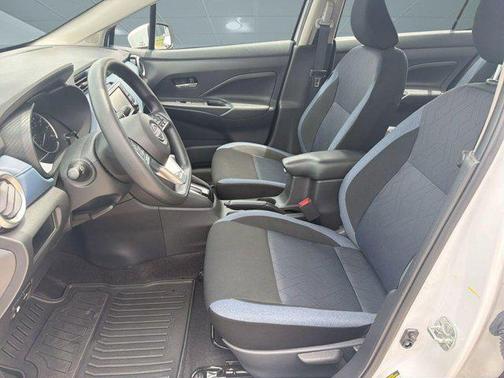 Aspen White Tricoat 2025 Nissan Versa 1.6 SV
