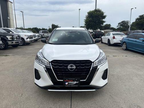2025 Nissan Kicks S