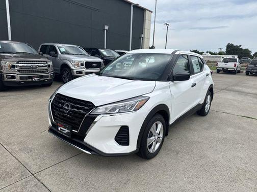 2025 Nissan Kicks S