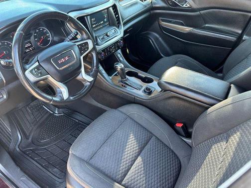 2017 GMC Acadia SLE-2