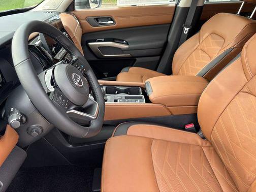 2025 Nissan Pathfinder Platinum FWD