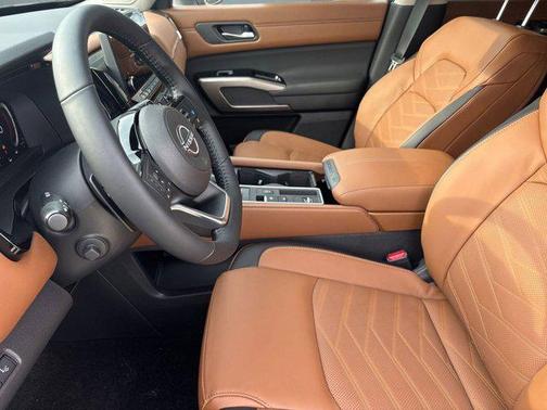 2025 Nissan Pathfinder Platinum FWD