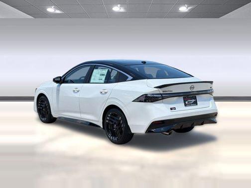 Aspen White Tricoat/Super Black 2026 Nissan Sentra SR