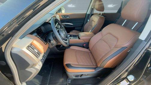 2025 Nissan Pathfinder Platinum FWD