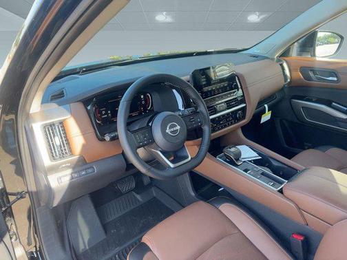 2025 Nissan Pathfinder Platinum FWD