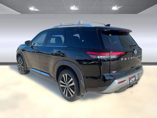2025 Nissan Pathfinder Platinum FWD