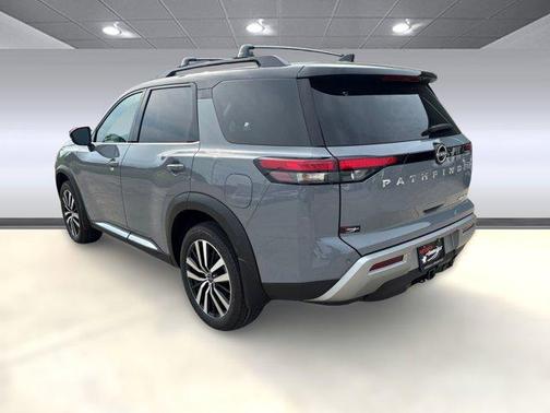 2025 Nissan Pathfinder Platinum FWD
