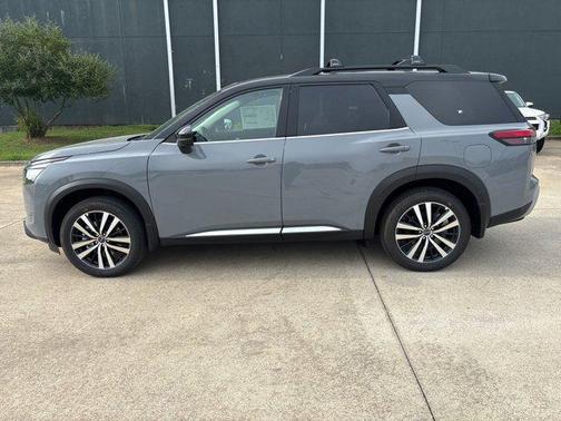 2025 Nissan Pathfinder Platinum FWD