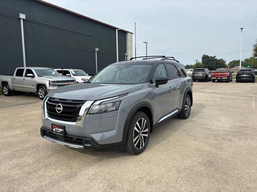 2025 Nissan Pathfinder Platinum FWD