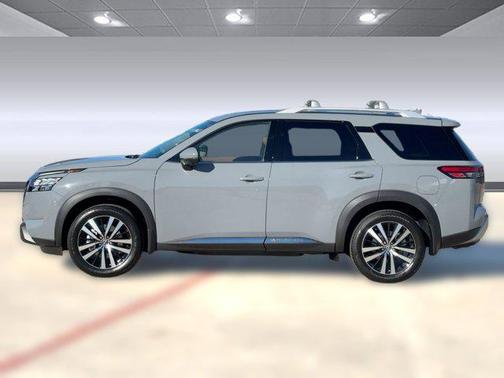 2025 Nissan Pathfinder Platinum FWD